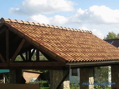 Comment couvrir le toit de la tonnelle - le choix de la toiture (+ photos)