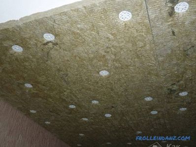 Isolation acoustique du plafond tendu dans l'appartement
