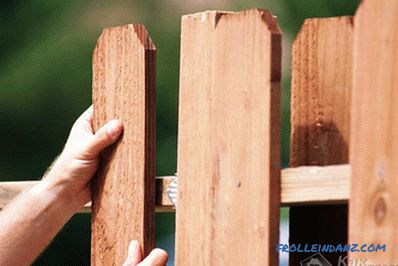 Comment faire une clôture en bois - une clôture en bois