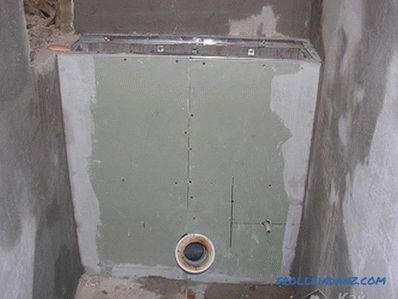 Comment cacher les tuyaux dans les toilettes