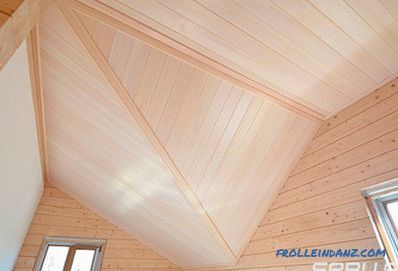 Comment dissimuler le plafond d'une maison en bois - les meilleures solutions