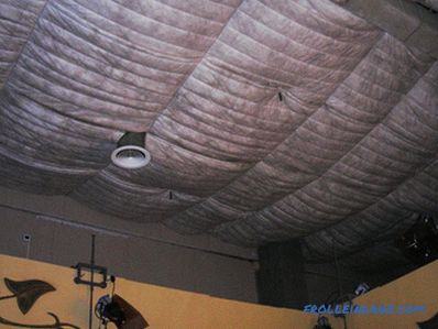 Types de plafonds tendus sur les matériaux de fabrication, de construction et de design + Photo