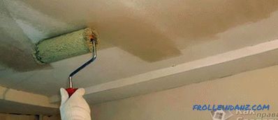 Comment coller du papier peint au plafond
