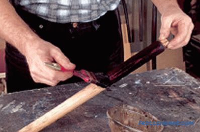 Traitement du bois avec teinture et vernis: caractéristiques d'application