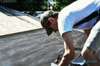 Comment couvrir la toiture sentie de leurs propres mains